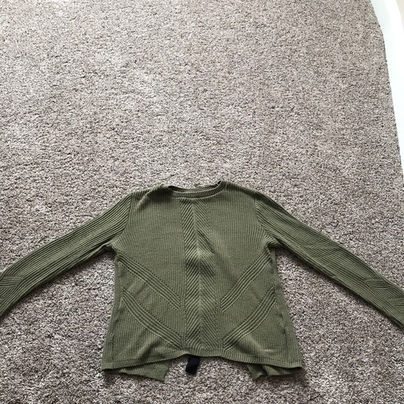 Green sweater with back cut out - Picture 1 of 2